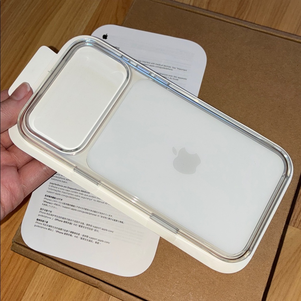 Apple Clear iPhone 17 Pro Max Case with MagSafe - White Back - Picture 4 of 4